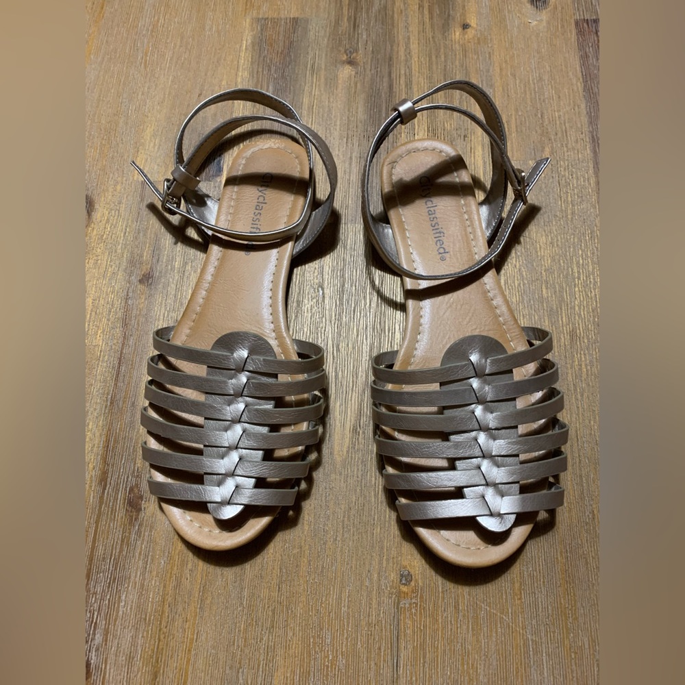 Cityclassified - Haurache Style Sandals - Size 7.5 - gold strappy flats